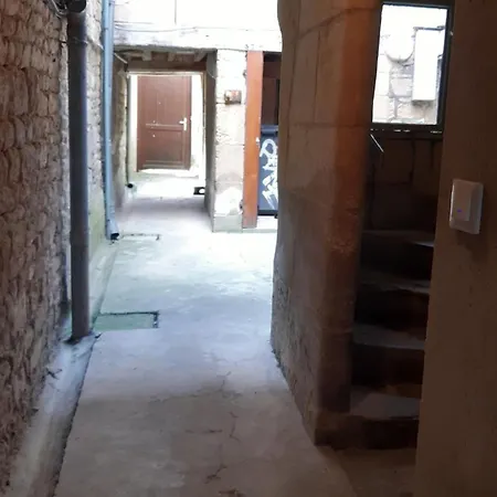 アパート T2, Centre カーン