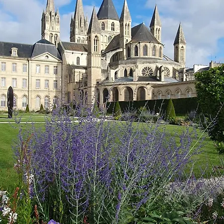 T2, Centre アパート カーン